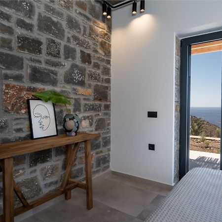 Celine Private Residences Léntas Rum bild